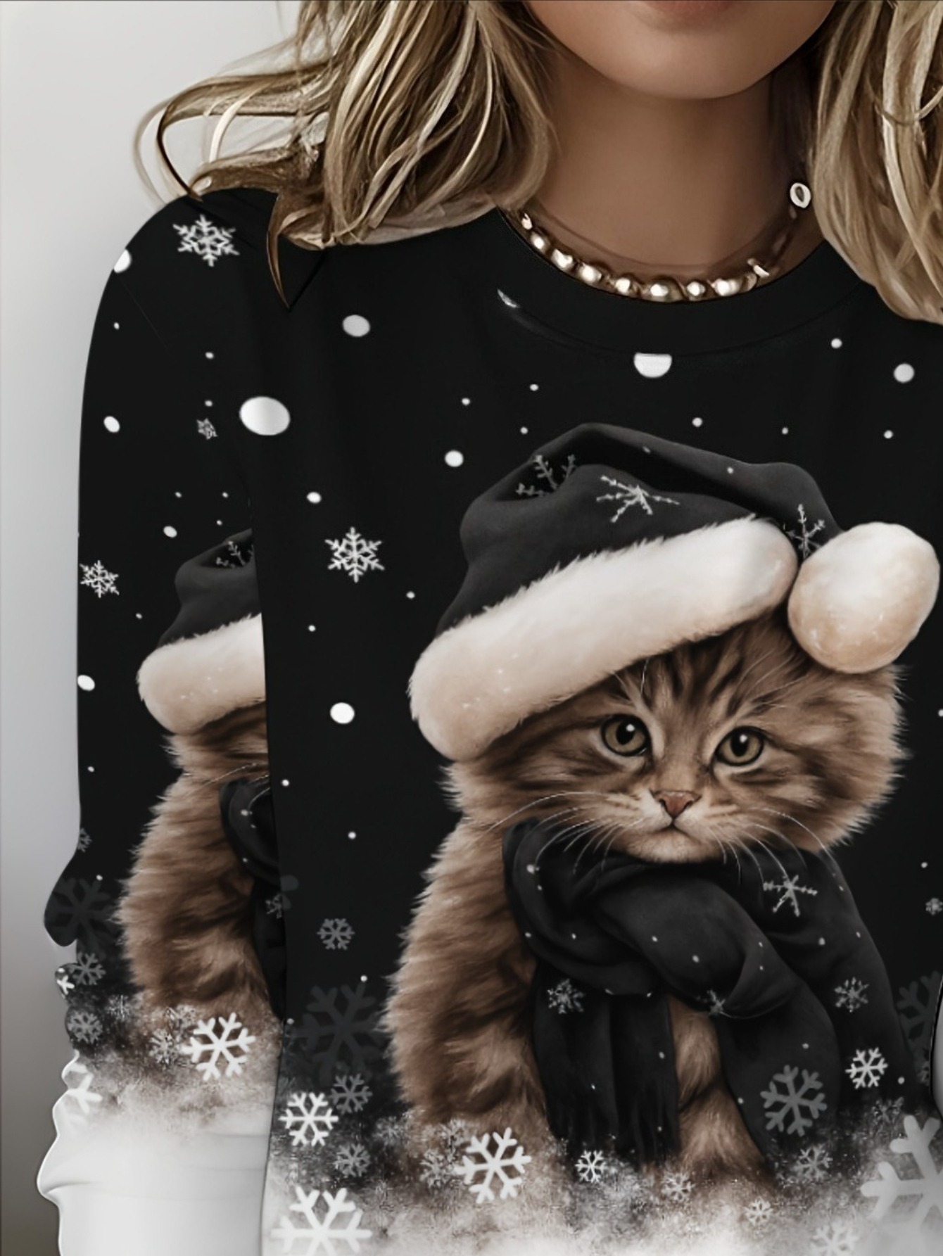 女性用、丸襟、長袖Tシャツ。クリスマス柄で、猫、サンタ帽、雪 - T-Shirts のレビューと価格